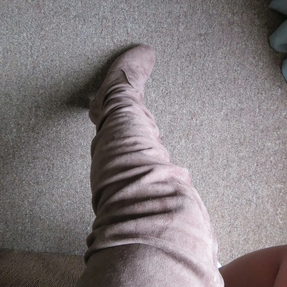 Suede thigh high boots! - Picture 7 of 8